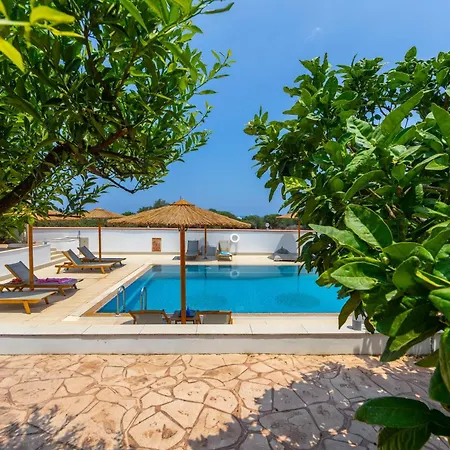 Villa Views Pram1 *
