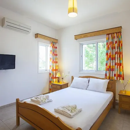 Villa Views Pram1 *